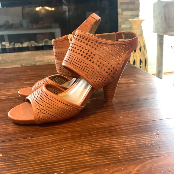 Me too ankle sandals with heel and side zipper - Picture 2 of 3